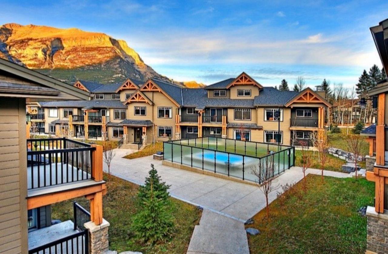 Copperstone Resort - Mountain View 2 Bedroom Condo Канмор Экстерьер фото