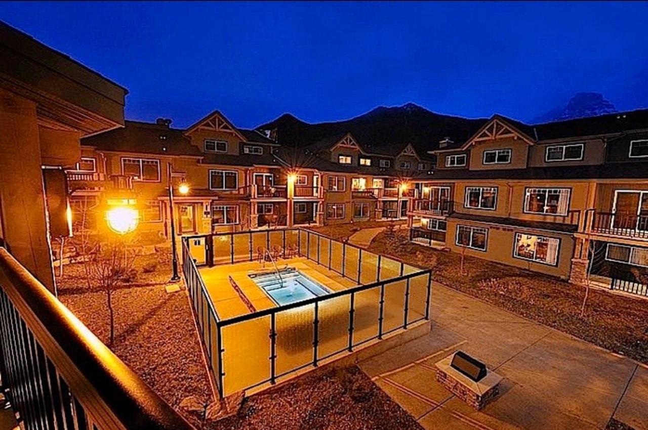 Copperstone Resort - Mountain View 2 Bedroom Condo Канмор Экстерьер фото