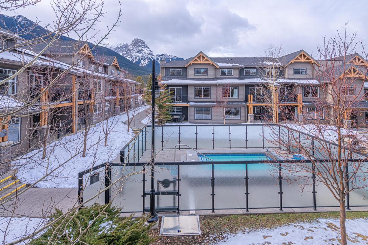 Copperstone Resort - Mountain View 2 Bedroom Condo Канмор Экстерьер фото
