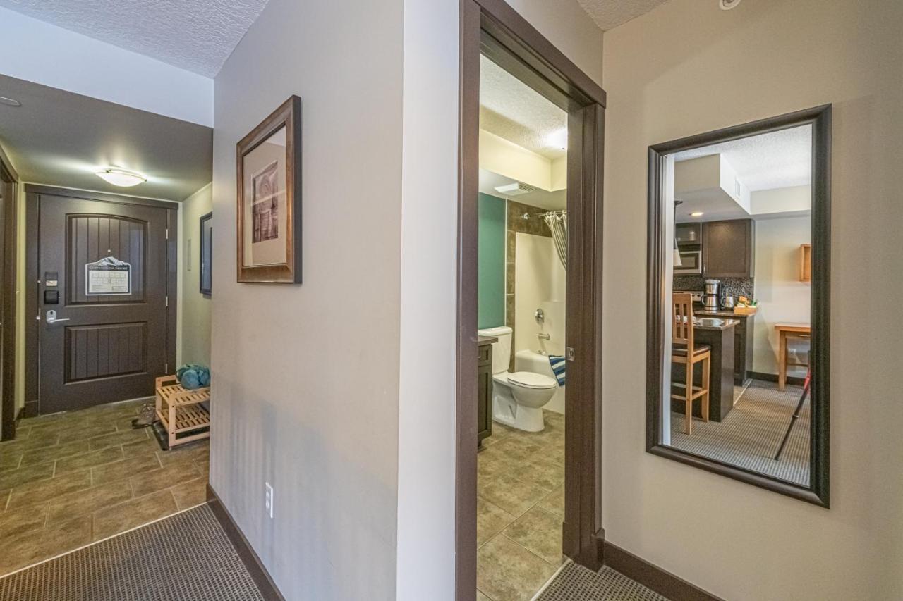 Copperstone Resort - Mountain View 2 Bedroom Condo Канмор Экстерьер фото