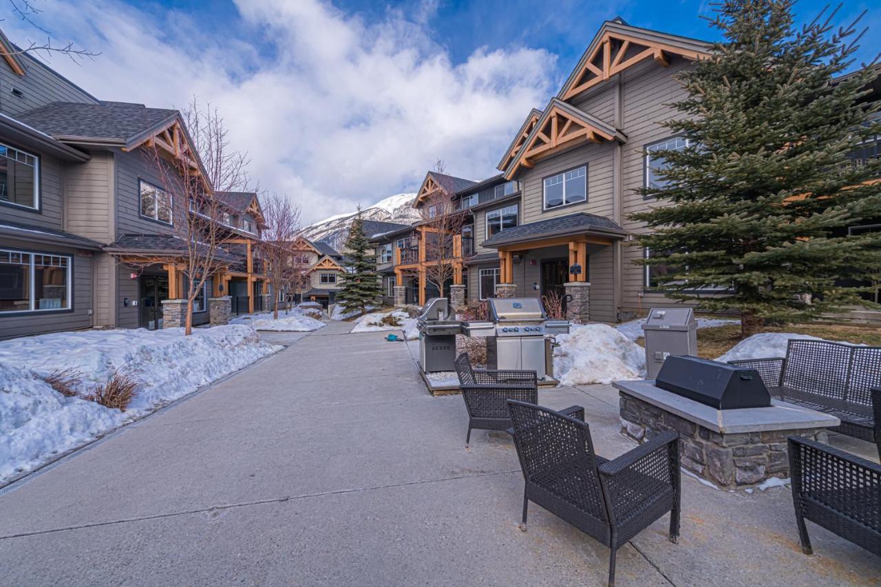 Copperstone Resort - Mountain View 2 Bedroom Condo Канмор Экстерьер фото